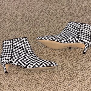 Houndstooth Pointed Toe Kitten Heel Ankle Boots - Black & White 7.5